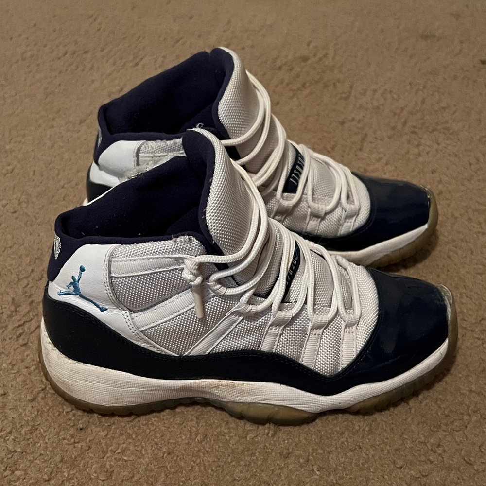 Nike Air Jordan 11 UNC Win Like 86 Size Boys 6Y (GS)
